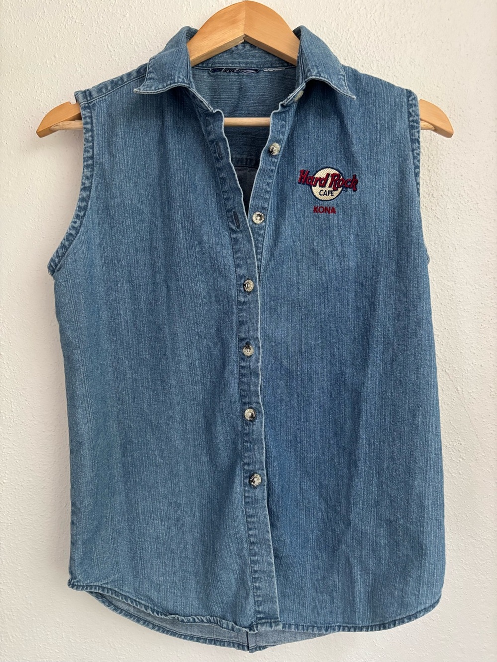 Hard Rock Cafe | Kona Denim Sleeveless Button Front Top